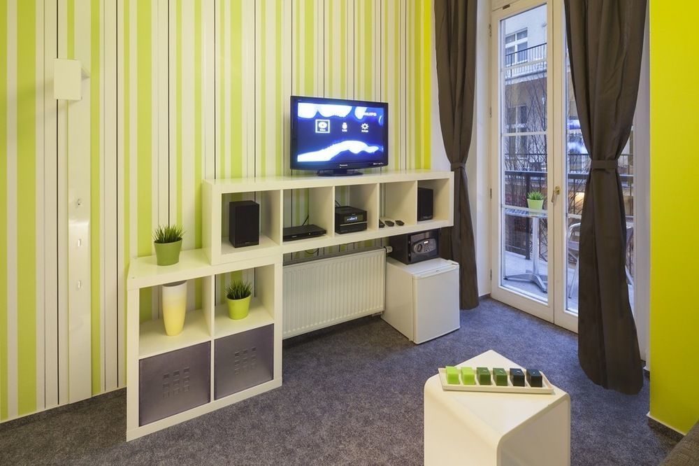 New Town - Apple Apartments Прага Екстер'єр фото